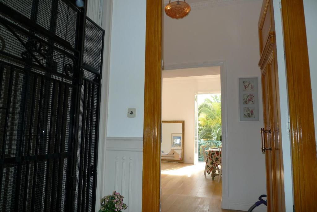 Maison D'hotes Emma Tiranty Guest house